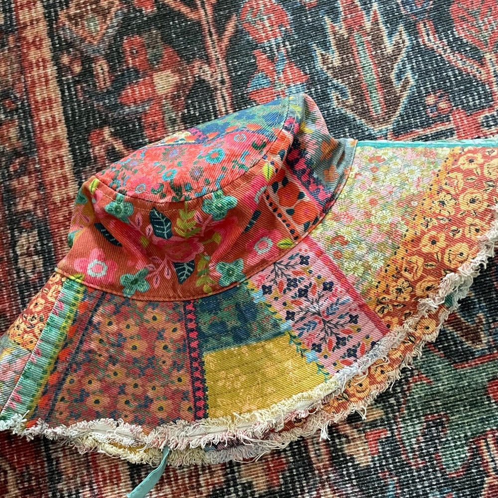 Natural life floral bucket hat